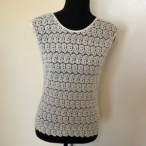 🤍💕- Les Petites Feminine Cream All Lace Top With Button Down Back Size Small